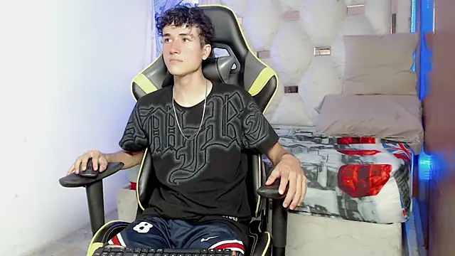 Snapshot of johnny_cagee chatting on 25, 9, 2025 johnny cagee online show from 25, 9, 2025