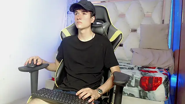 Snapshot of johnny_cagee chatting on 28, 9, 2025 johnny cagee online show from 28, 9, 2025