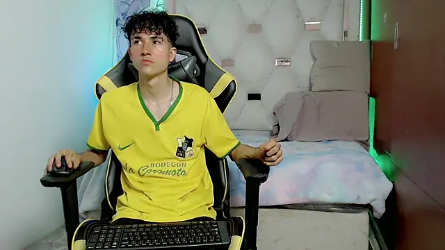 Snapshot of johnny_cagee chatting on 20, 10, 2025 johnny cagee online show from 20, 10, 2025