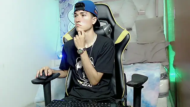 Snapshot of johnny_cagee chatting on 31, 10, 2025 johnny cagee online show from 31, 10, 2025