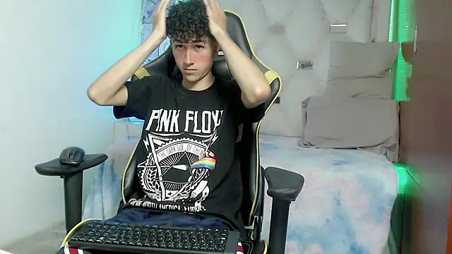 Snapshot of johnny_cagee chatting on 10, 11, 2025 johnny cagee online show from 10, 11, 2025