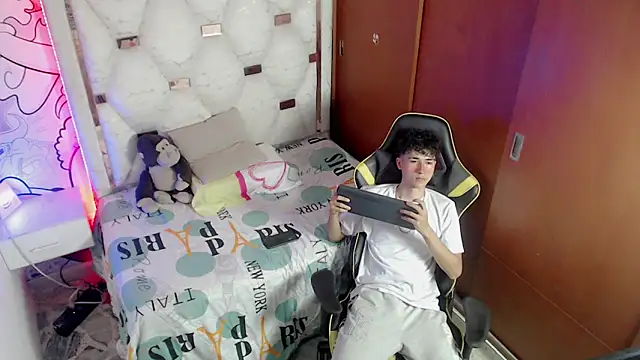 Snapshot of johnny_cagee chatting on 15, 11, 2025 johnny cagee online show from 15, 11, 2025