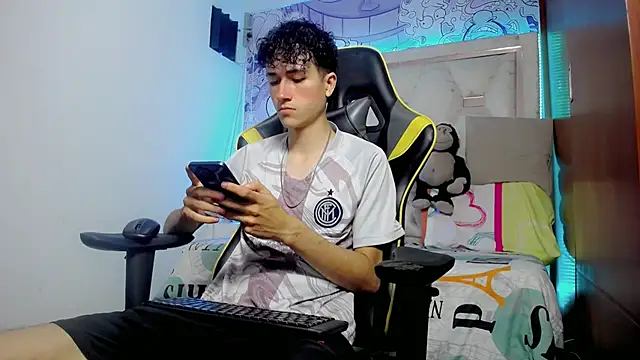 Snapshot of johnny_cagee chatting on 23, 11, 2025 johnny cagee online show from 23, 11, 2025