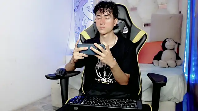 Snapshot of johnny_cagee chatting on 29, 11, 2025 johnny cagee online show from 29, 11, 2025