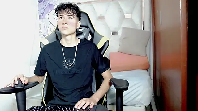 Snapshot of johnny_cagee chatting on 1, 12, 2025 johnny cagee online show from 1, 12, 2025