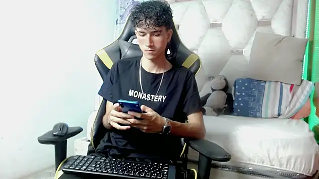 Snapshot of johnny_cagee chatting on 20, 12, 2025 johnny cagee online show from 20, 12, 2025