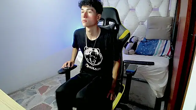 Snapshot of johnny_cagee chatting on 21, 12, 2025 johnny cagee online show from 21, 12, 2025