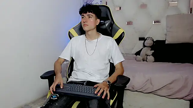 Snapshot of johnny_cagee chatting on 8, 1, 2026 johnny cagee online show from 8, 1, 2026