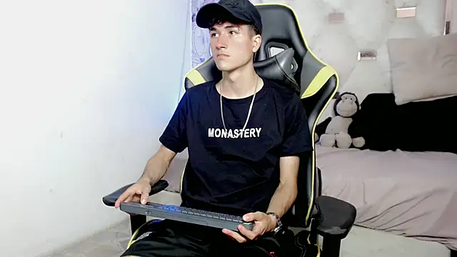 Snapshot of johnny_cagee chatting on 12, 1, 2026 johnny cagee online show from 12, 1, 2026