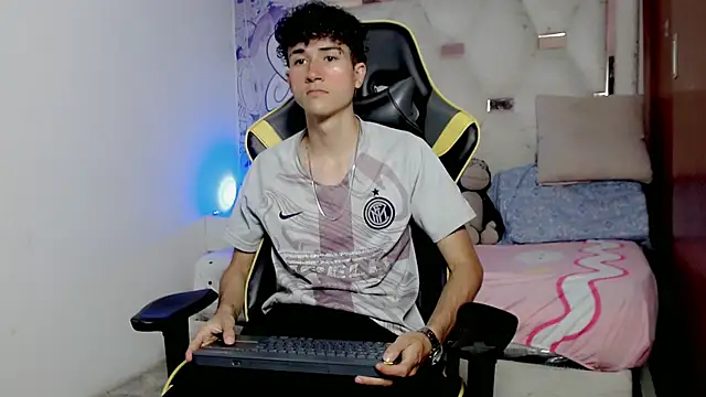 Snapshot of johnny_cagee chatting on 16, 1, 2026 johnny cagee online show from 16, 1, 2026