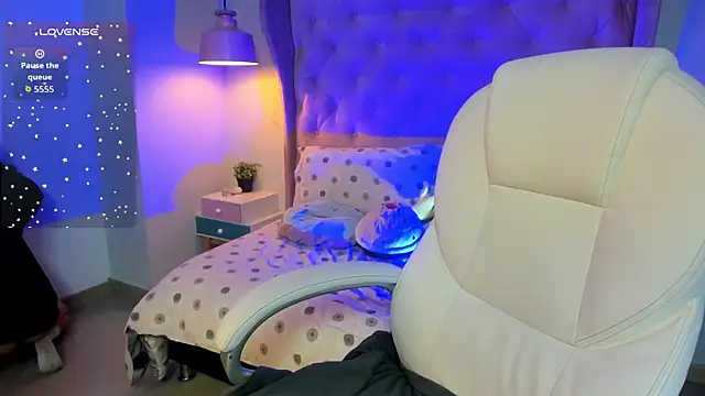  Sophie  miller online show from 5, 2, 2026