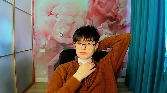 EmiliaYours online show from 3, 12, 2024