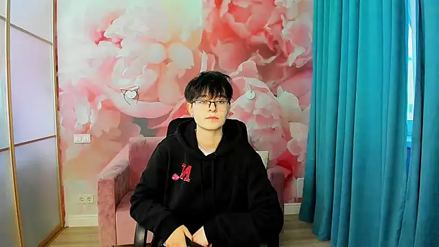 EmiliaYours online show from 6, 12, 2024