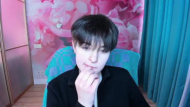 EmiliaYours online show from 2, 2, 2025