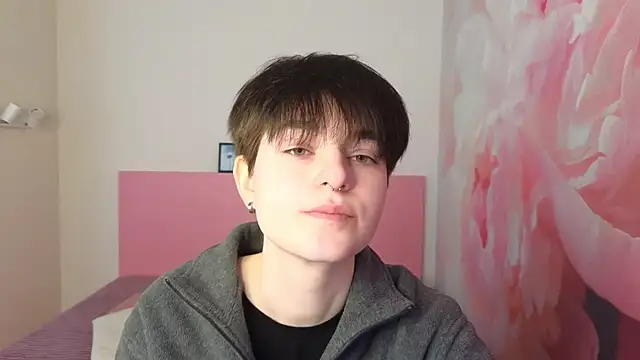 EmiliaYours online show from 8, 2, 2025