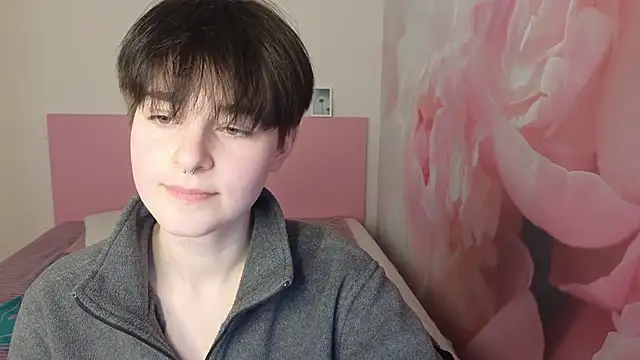 EmiliaYours online show from 8, 2, 2025