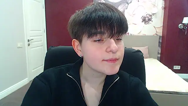 EmiliaYours online show from 4, 3, 2025