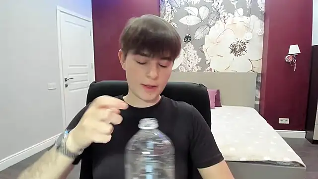 EmiliaYours online show from 14, 9, 2025