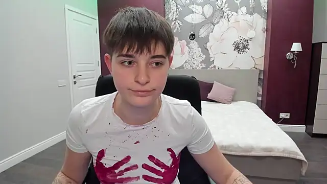 EmiliaYours online show from 1, 11, 2025