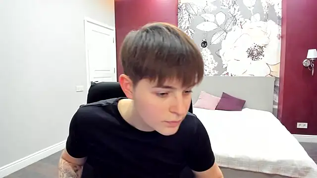 EmiliaYours online show from 9, 2, 2026