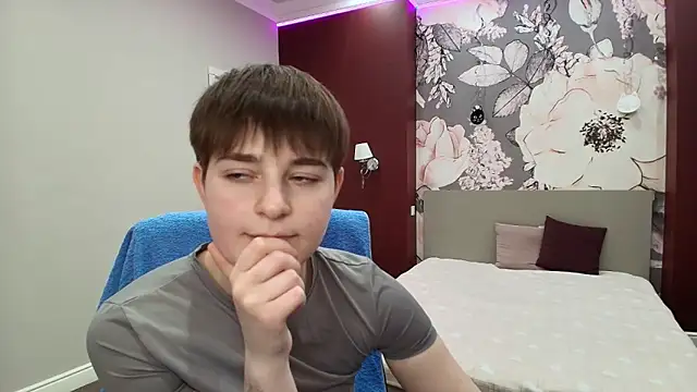 EmiliaYours online show from 29, 3, 2026