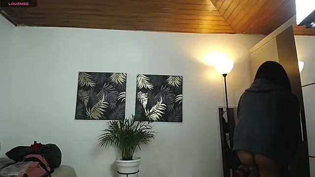 valentino Renato online show from 12, 12, 2024