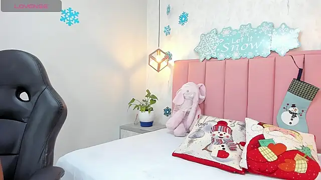 Snapshot of MAYROBERTSS chatting on 17, 12, 2024 MAYROBERTSS online show from 17, 12, 2024