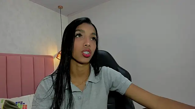 Snapshot of MAYROBERTSS chatting on 10, 2, 2025 MAYROBERTSS online show from 10, 2, 2025