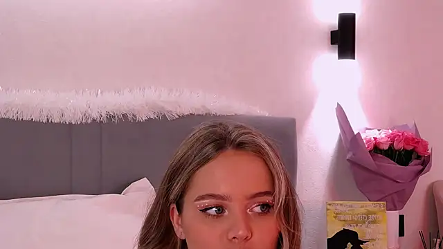 Snapshot of SIlviaBeyt chatting on 8, 3, 2025 SIlviaBeyt online show from 8, 3, 2025