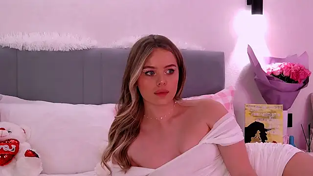 Snapshot of SIlviaBeyt chatting on 9, 3, 2025 SIlviaBeyt online show from 9, 3, 2025