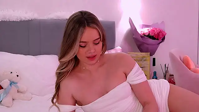 Snapshot of SIlviaBeyt chatting on 9, 3, 2025 SIlviaBeyt online show from 9, 3, 2025