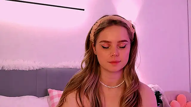 Snapshot of SIlviaBeyt chatting on 14, 3, 2025 SIlviaBeyt online show from 14, 3, 2025