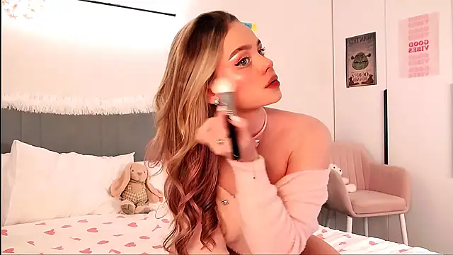 Snapshot of SIlviaBeyt chatting on 19, 9, 2025 SIlviaBeyt online show from 19, 9, 2025