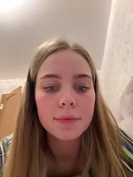 Snapshot of SIlviaBeyt chatting on 18, 10, 2025 SIlviaBeyt online show from 18, 10, 2025