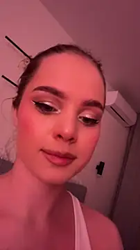 Snapshot of SIlviaBeyt chatting on 4, 11, 2025 SIlviaBeyt online show from 4, 11, 2025