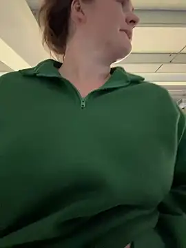 Snapshot of BustyBonnieUK chatting on 4, 3, 2025 BustyBonnieUK online show from 4, 3, 2025
