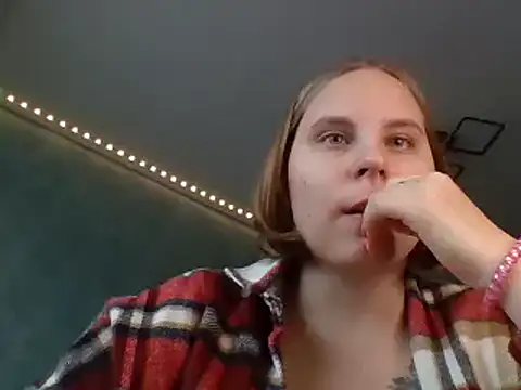 Snapshot of Thalia__Star chatting on 6, 12, 2024 Thalia Star online show from 6, 12, 2024