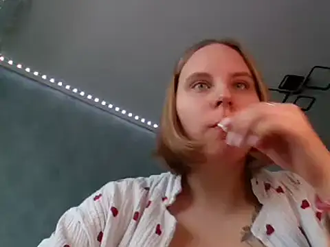 Snapshot of Thalia__Star chatting on 4, 1, 2025 Thalia Star online show from 4, 1, 2025