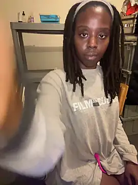 Snapshot of choclatepeaach chatting on 5, 11, 2025 choclatepeaach online show from 5, 11, 2025