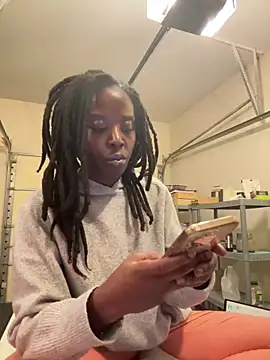 Snapshot of choclatepeaach chatting on 10, 11, 2025 choclatepeaach online show from 10, 11, 2025