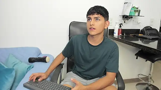 Snapshot of Lyam_ap chatting on 6, 2, 2025 Lyam ap online show from 6, 2, 2025