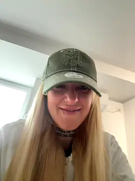 Snapshot of MazeSin chatting on 17, 9, 2025 MazeSin online show from 17, 9, 2025