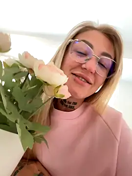 Snapshot of MazeSin chatting on 18, 9, 2025 MazeSin online show from 18, 9, 2025