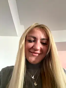 Snapshot of MazeSin chatting on 18, 10, 2025 MazeSin online show from 18, 10, 2025