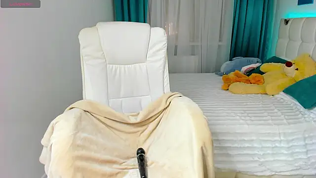 Snapshot of CooperAllana chatting on 19, 9, 2025 CooperAllana online show from 19, 9, 2025