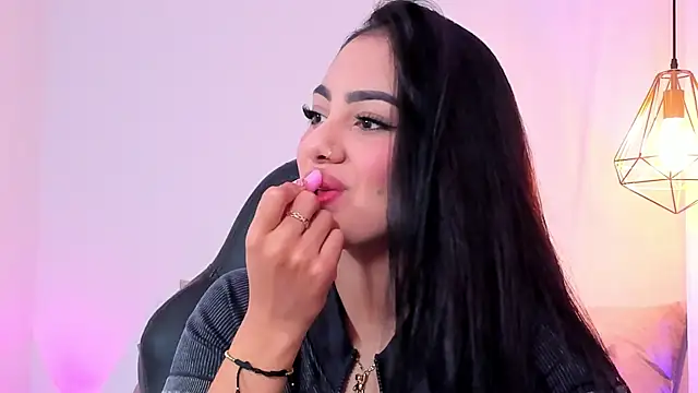 Snapshot of mallie_quinn chatting on 20, 12, 2024 mallie quinn online show from 20, 12, 2024