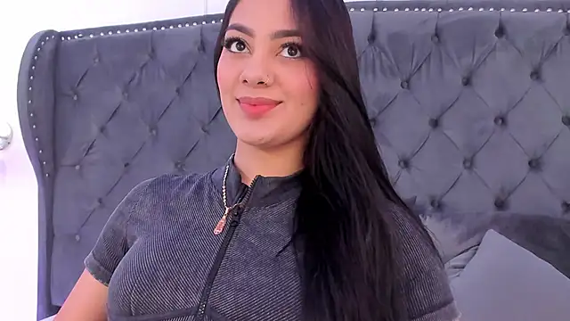 Snapshot of mallie_quinn chatting on 8, 3, 2025 mallie quinn online show from 8, 3, 2025