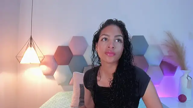 AntonellaHall  online show from 17, 2, 2025