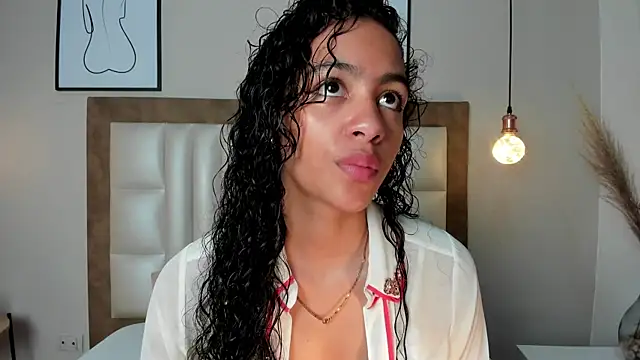 AntonellaHall  online show from 14, 12, 2025