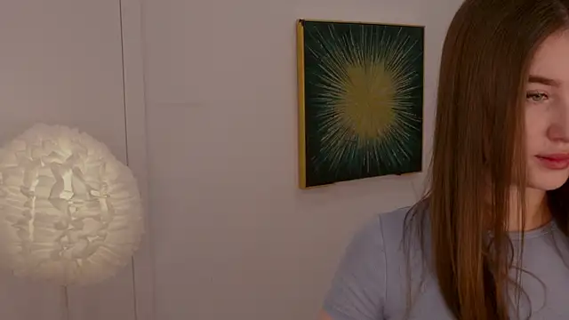 Lilly Colins online show from 7, 2, 2025